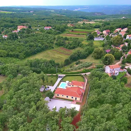 Stylish With Swimming Pool In Vizinada * Vranje Selo