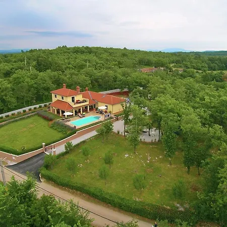 Villa Stylish With Swimming Pool In Vizinada