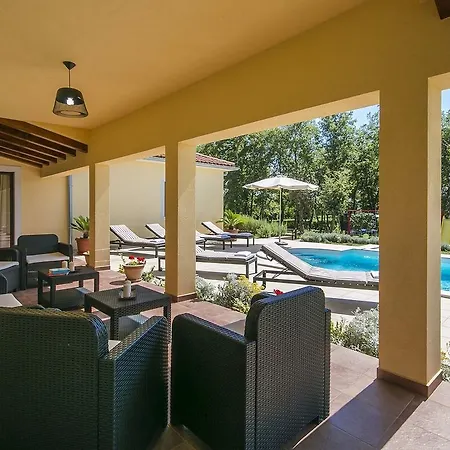 Villa Stylish With Swimming Pool In Vizinada *