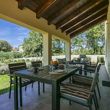 Stylish With Swimming Pool In Vizinada