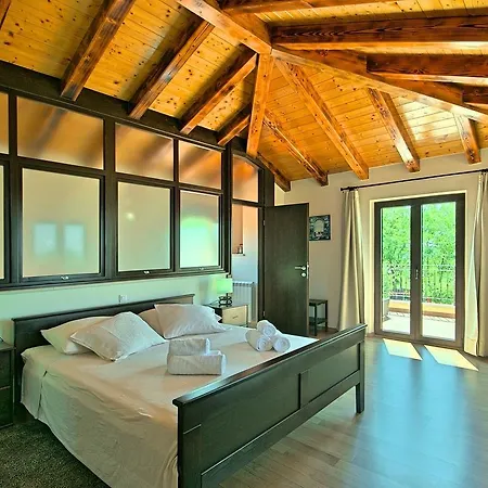 Villa Stylish With Swimming Pool In Vizinada Vranje Selo