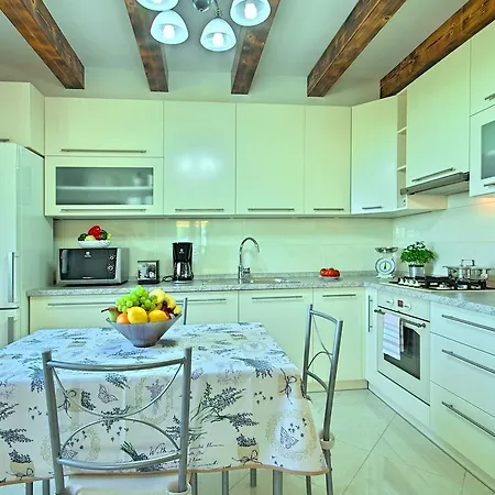 Stylish With Swimming Pool In Vizinada Villa Vranje Selo