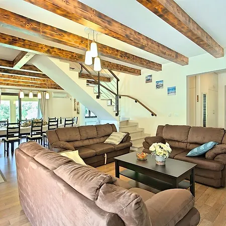 Villa Stylish With Swimming Pool In Vizinada Vranje Selo